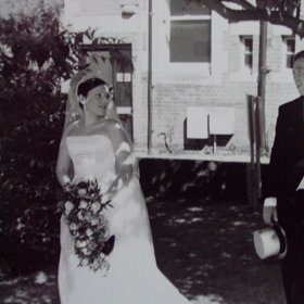 Natasha na starší fotce ze svatby.