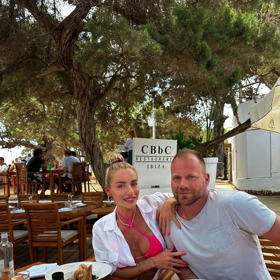 Natálie se svým přítelem Jurajem na dovolené v Ibize. 