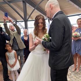 Svůj velký den si oba dva užívají. 