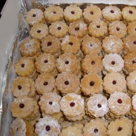 Linecké těsto je snadné na přípravu, tvarování cukroví pak záleží na každém z nás.