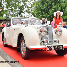 Ke konci května se v Praze opět představí top výběr vzácných historických osobních automobilů. 