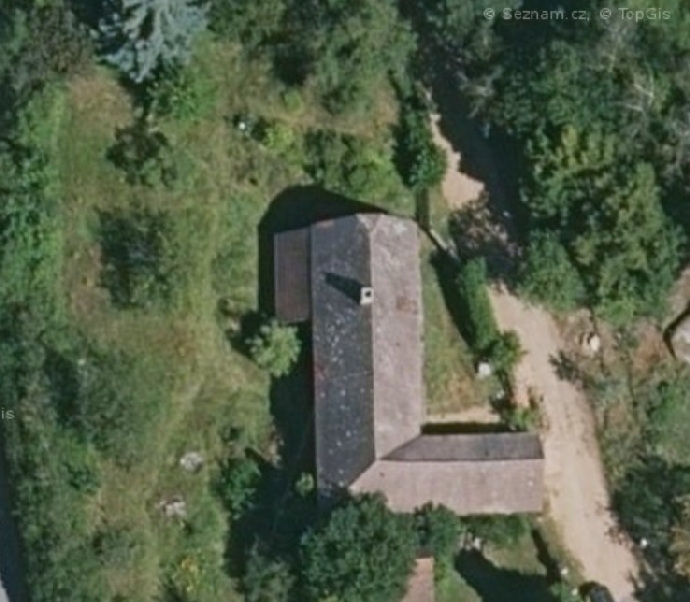 Monika Absolonová na jich od Prahy vlastní i chalupu s velkým pozemkem.