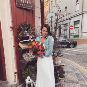 Agáta Hanychová vypadá velmi šťastně.