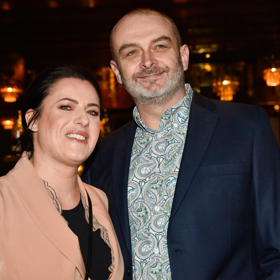 René je bývalý manžel Evy Decastelo.