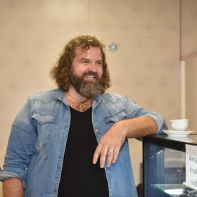 Za kmotra nové kuchařce byl i věhlasný cukrář a pekař Josef Maršálek. 