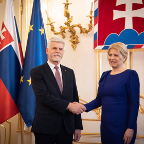 Juraj Rizman doprovázel svou partnerku na zahraniční cesty.
