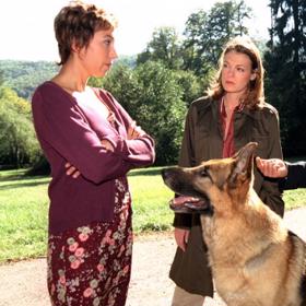 Ursula Strauss v seriálu Komisař Rex po boku Elke Winkens a Alexandera Pschilla. Snímek z roku 2004.