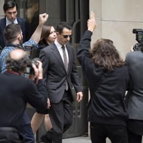 Seriál Boj o moc sleduje příběh vlivné rodiny Royových.