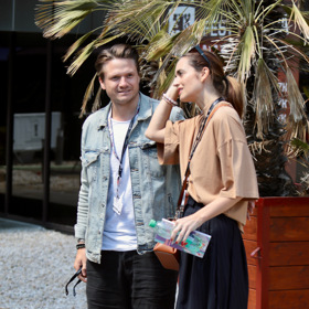 Ti šli jen kousek k autu