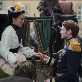 Devrim Lingnau a Philip Froisant, který představuje Františka Josefa I. v seriálu Císařovna.