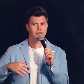 Colin Jost je populární komik a čerstvý otec.