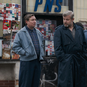 Devadesátky je šestidílná minisérie České televize.