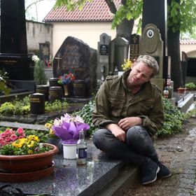 Jakub Prachař odolává dešti i mrazu.