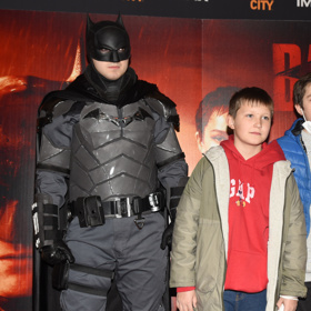 Herečka Dana Batulková vzala do kina Kryšpína, syna své bývalé snachy  Agáty, a jeho kamaráda.