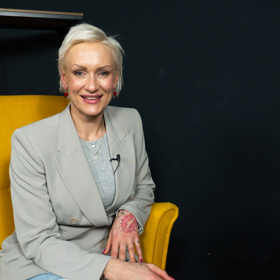 V dubnu dorazila do pořadu eXtra Host.