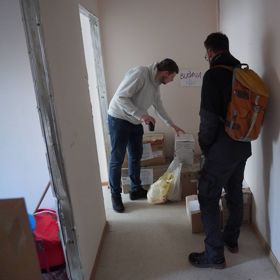 Zásoby jsou uskladněné, kde to jde, vše má ale systém.