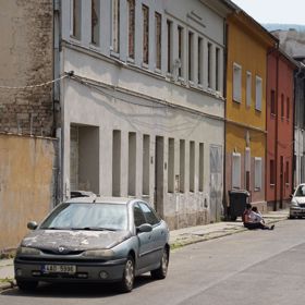 Někteří nepřizpůsobiví ještě v okolí Matiční bydlí.