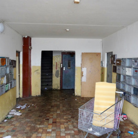 Takhle vypadá vchod.