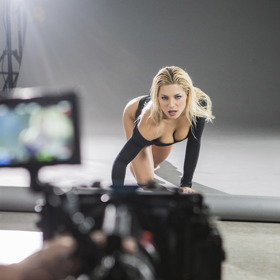  Obdivovatelé jí leží u nohou. Andělská tvář a dokonale tvarované křivky, tomu nejde odolat.