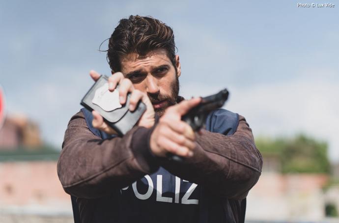 Can Yaman coby inspektor Francesco Demir.