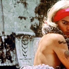 A zároveň sexy Bon Bon.