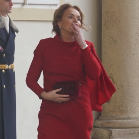 Dagmar Havlová posílala polibky na všechny strany. 