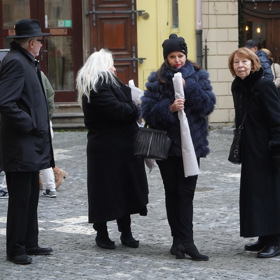 Poslední rozloučení s herečkou Zuzanou Burianovou se uskutečnilo v kostele sv. Mikuláše na Staroměstském náměstí.