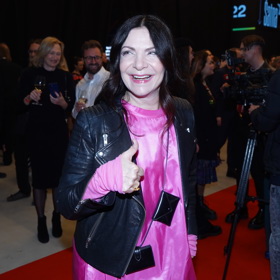 Anna K. je sympatická zpěvačka.