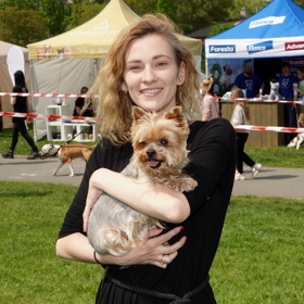 Herečka Bára Jánová svého černého mazlíčka nechala doma.