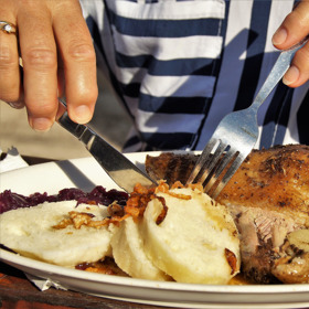 Mnoho restaurací připravuje speciální smatomartinské menu.