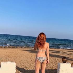 Háta Sassmanová je uhrančivá zrzka.