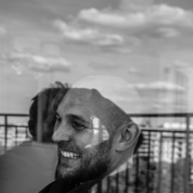 Nejhorší je přejít z černé na blond v rekordním čase, říká Honza Kořínek.