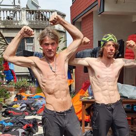 Vyzáblí horolezci zhubli každý během výstupu cca 10 kg. Radoslav Groh a Marek Holeček