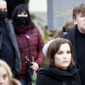 Zpěvák Michal Hrůza se svěřil fanouškům, že zemřel jeho otec.