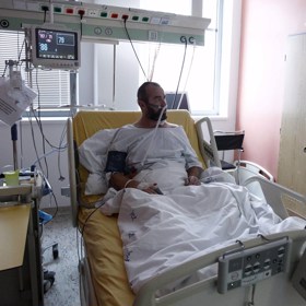 Patrik se nenechal očkovat, myslel si, že se ho nemoc netýká a podcenil jí.