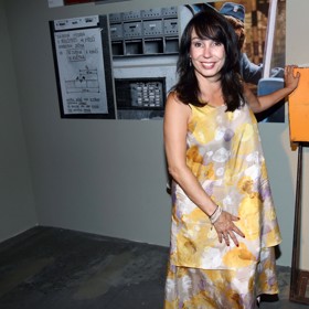 Nela však nepojede sama.