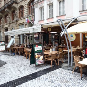 Zde mělo dojít k odmítnutí hosta z důvodu rasismu.