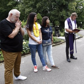 Pro lásku i nevlastní dceru Nekonečného byl obřad dojemný.