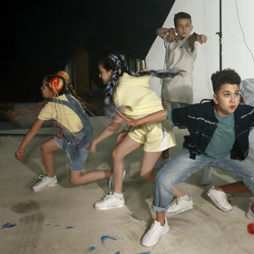 Michal David se podílel na natáčení videoklipu teenagerské. skupiny Mango.