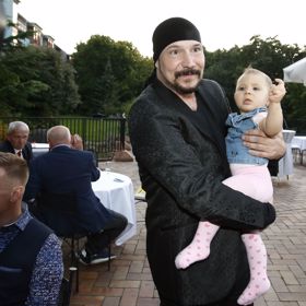 Bohuš Matuš jako vzorný otec. 