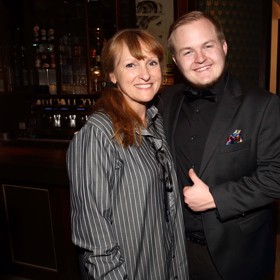 Sestra Ivety Bartošové Ivana a Artur Štaidl.