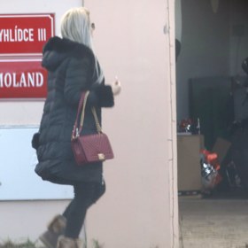 Nakonec ji pohltil Vémoland.