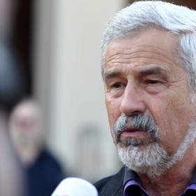 Ředitel učiliště jako jediný promluvil s médii.