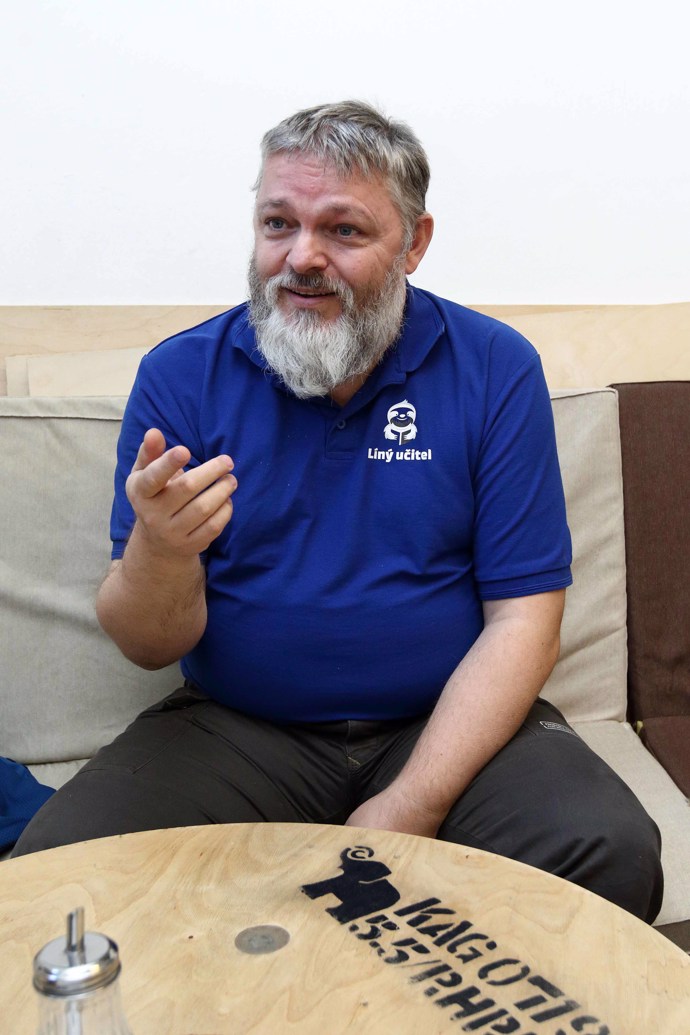 Robert Čapek se věnuje školství.