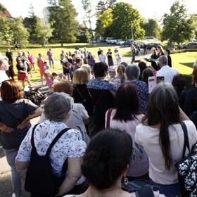 Na pietní akci dorazily desítky lidí.