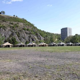 Stanové městečko bude na pozemku mezi Povltavskou ulicí a městským okruhem.