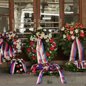 Pietní akce k 78. výročí Pražského povstání u budovy Českého rozhlasu.