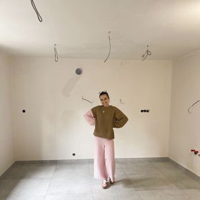 Karolína během rekonstrukce nového domečku.