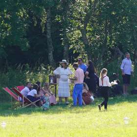 Nevěstě se bříško rychle zakulacuje. 