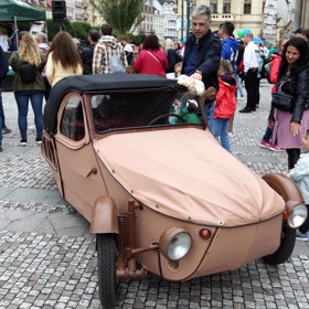 Na karlovarském filmovém festivalu se opět uskutečnil již tradiční Běh výčepních, který se koná jako vzpomínka na snímek Vrchní, prchni!